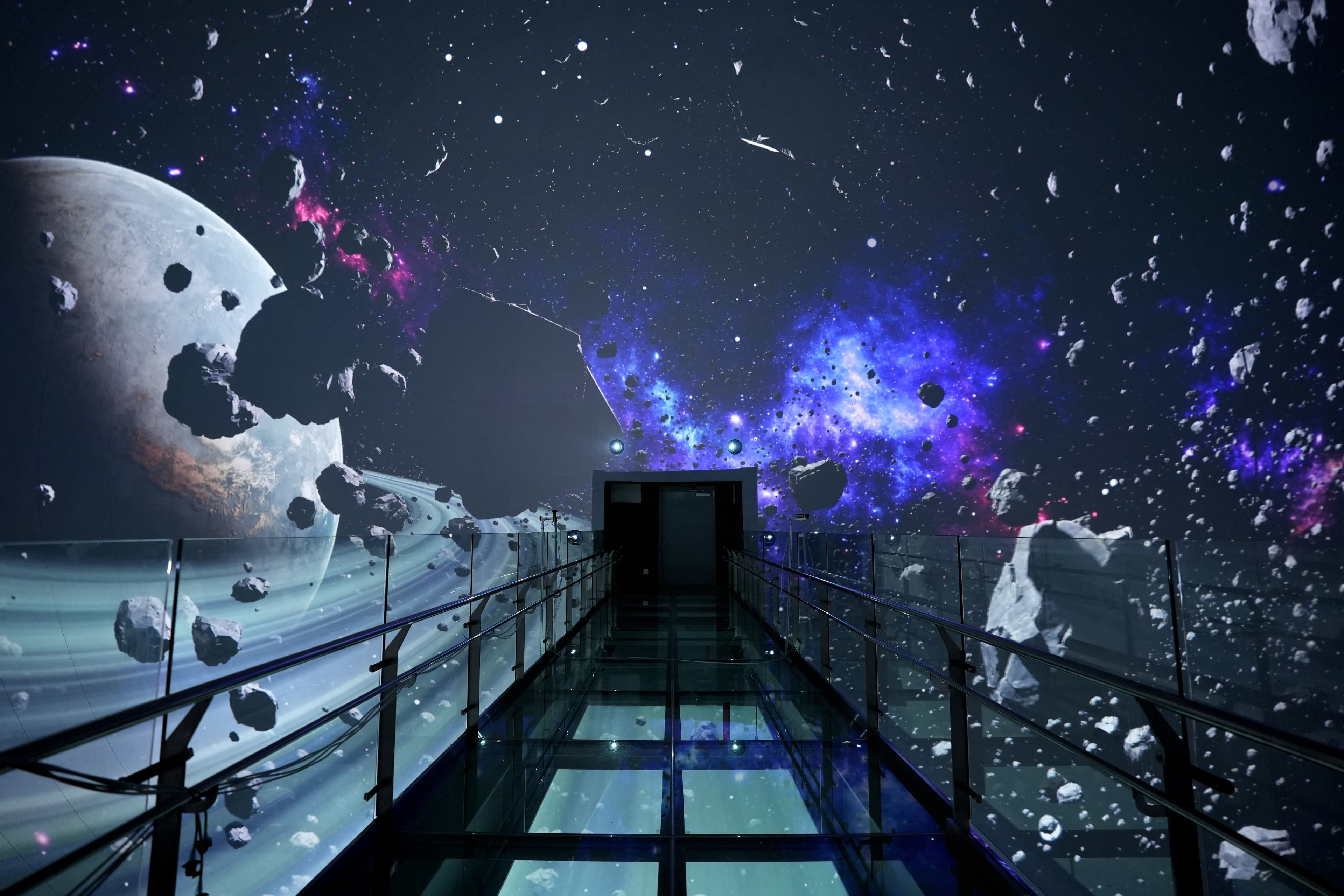 Video featuring cosmos played back at the Screenberry-driven spherical projection theater at the Yeosu Marine Meteorological Science Museum