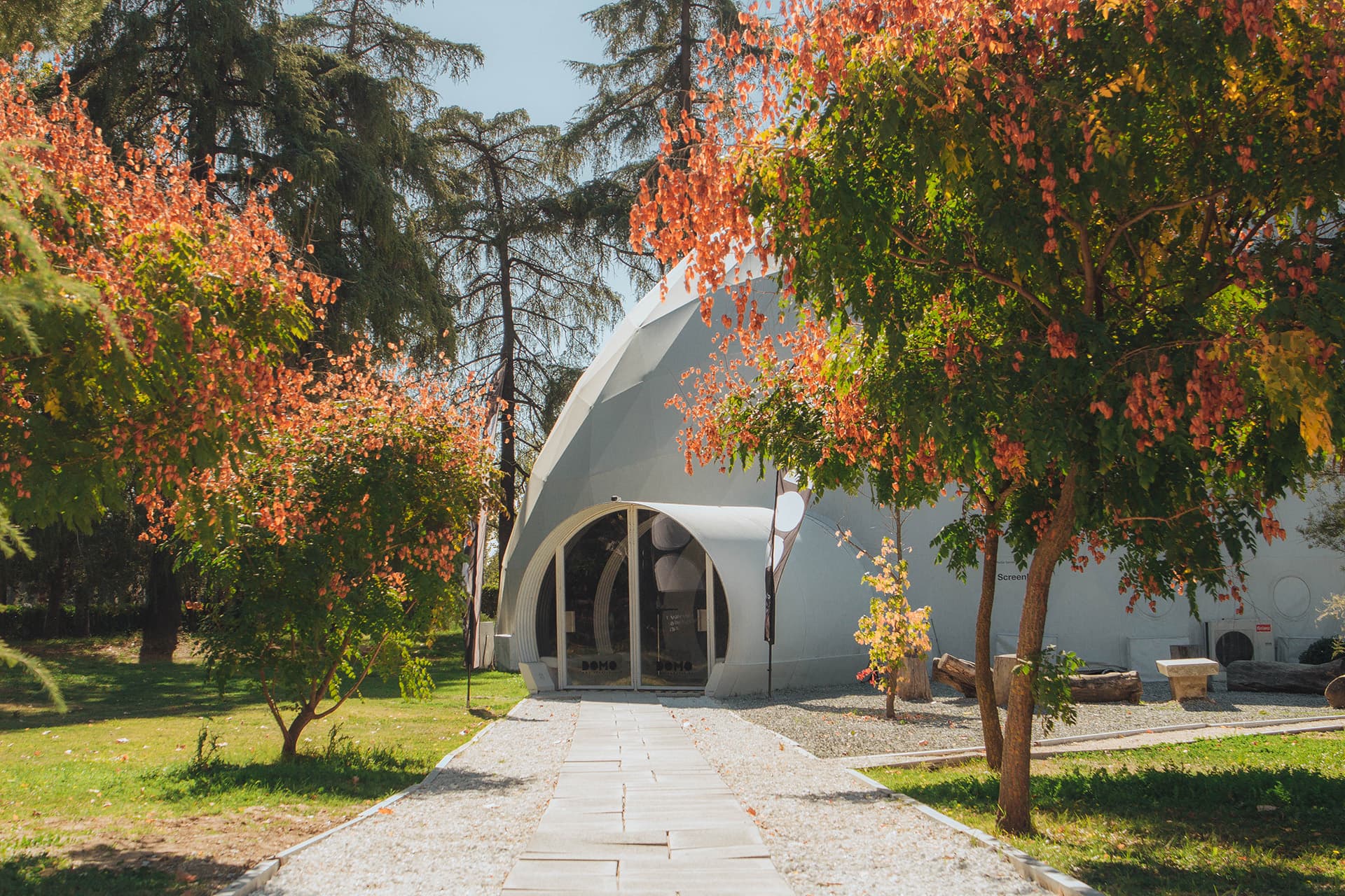 An exterior of geodesic dome of DOMO360 — an event venue in Madrid, where Screenberry powers 360 playback and automatic projection calibration