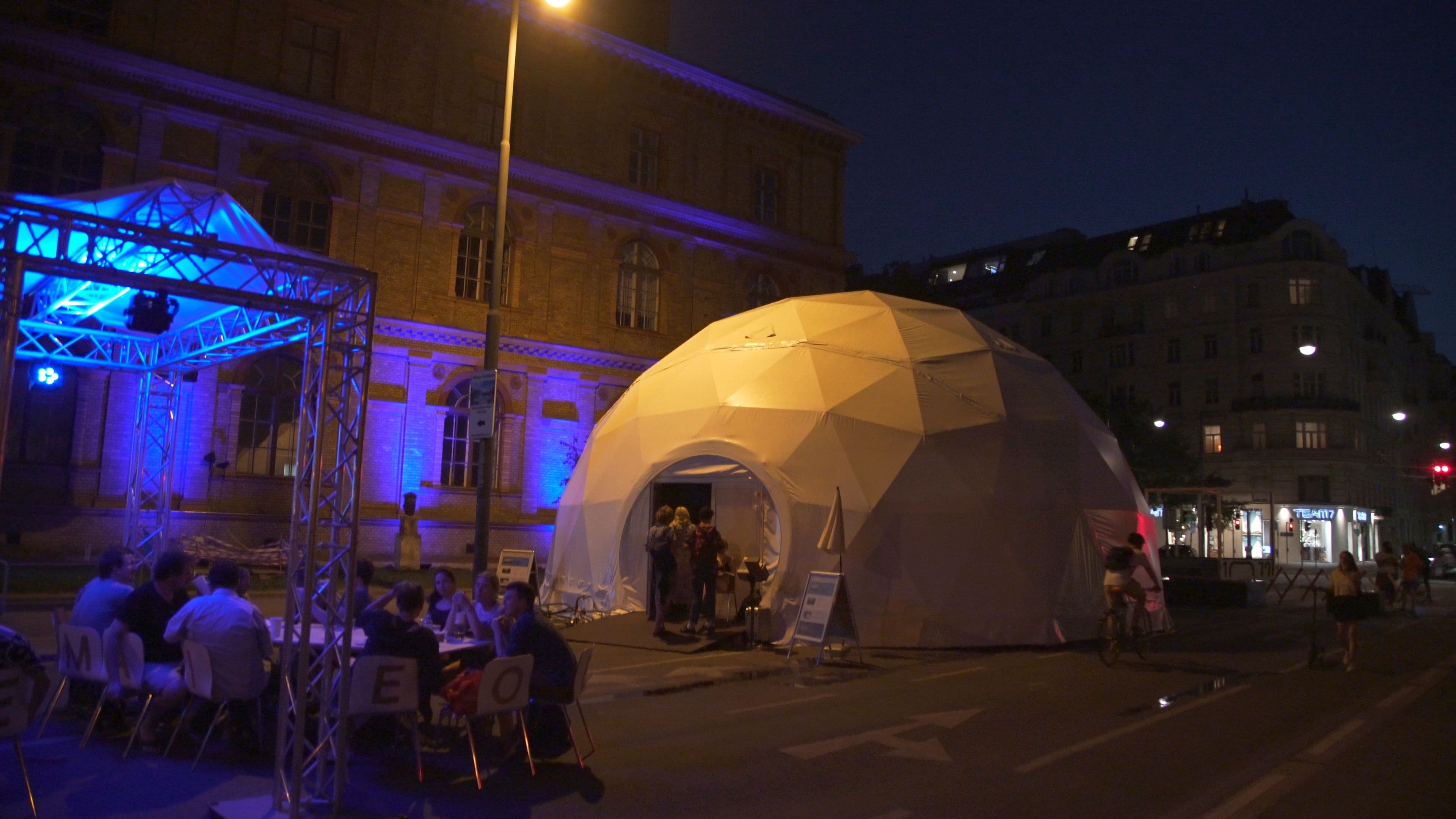screenberry_dome_projection_angewandte_vienna_liminalspaces_imagestills_00_37_44_15_still097.jpg